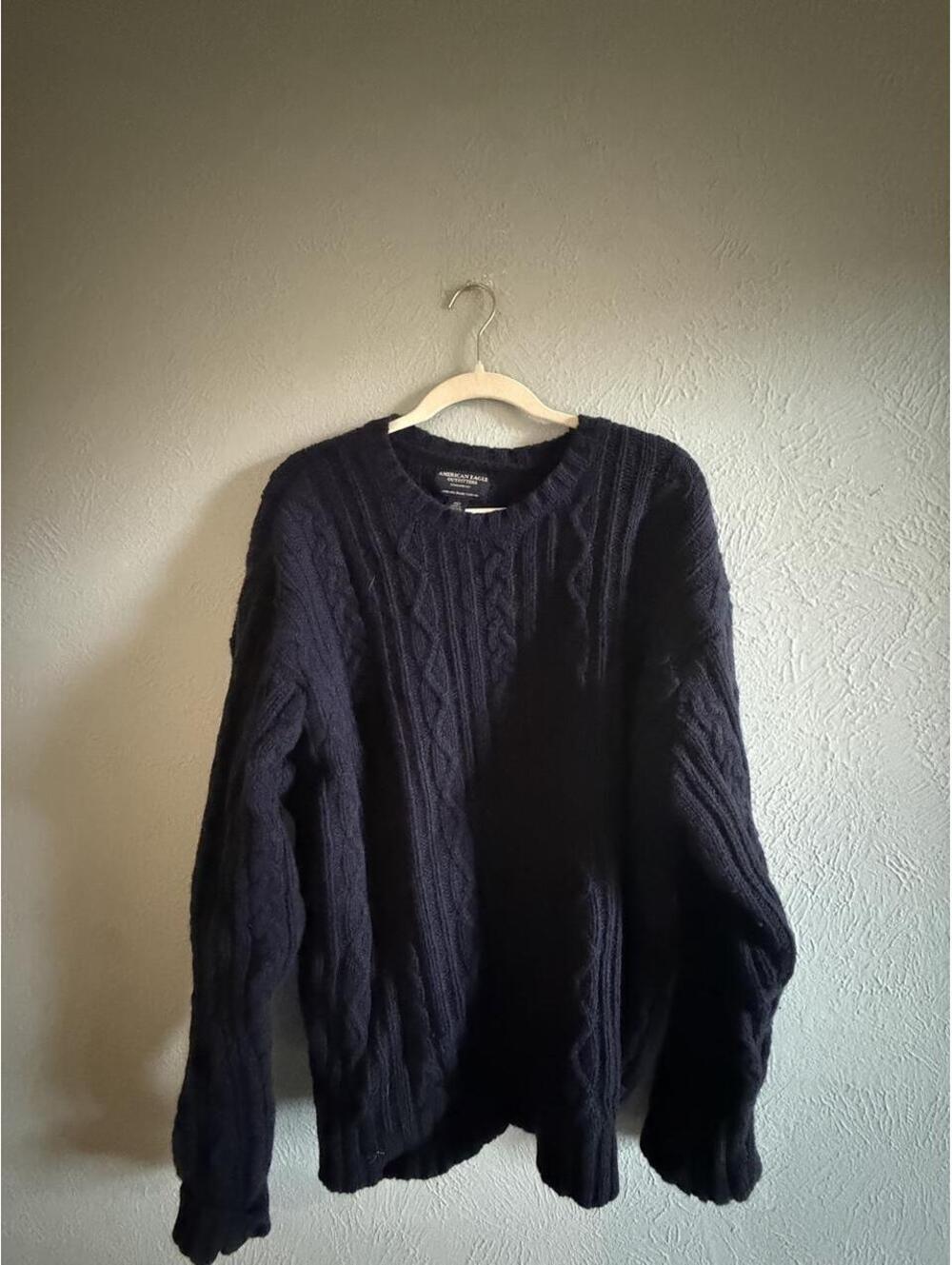 Vintage 90s Men Navy blue American Eagle Outfitters cable knit wool sweater